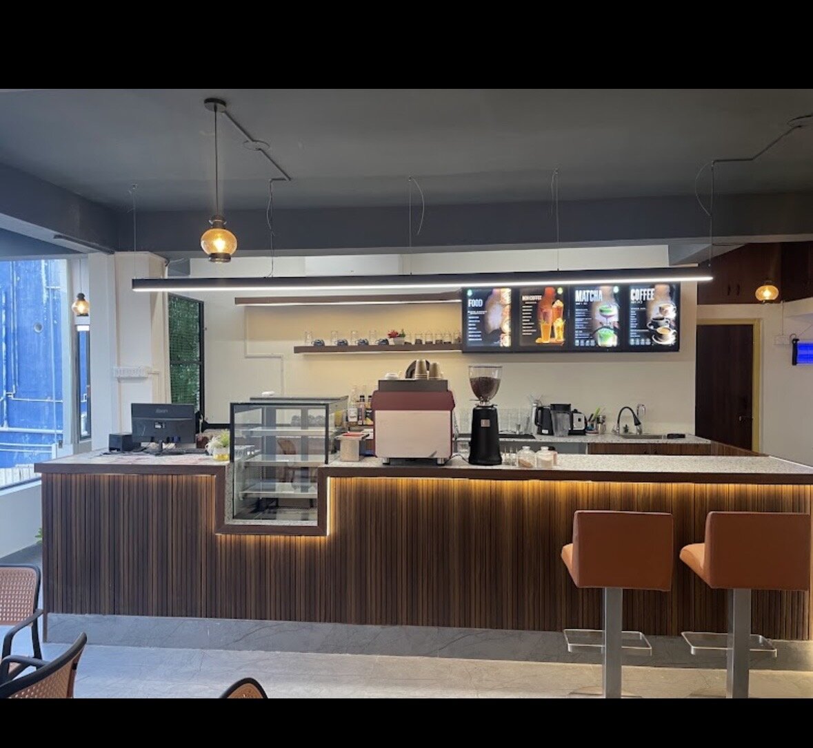 Counter and bar