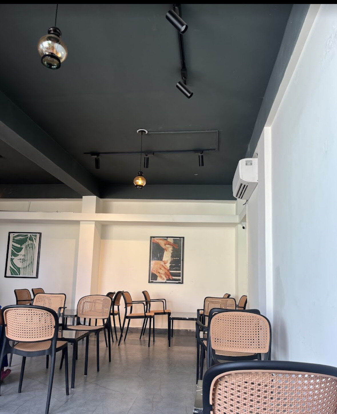 cafe AMOUR seating for events